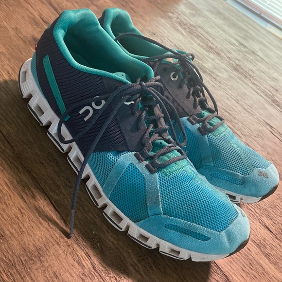 On Running Shoes - ON CLOUD running shoes